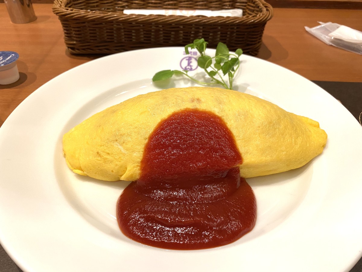 Omurice with meat and sauce