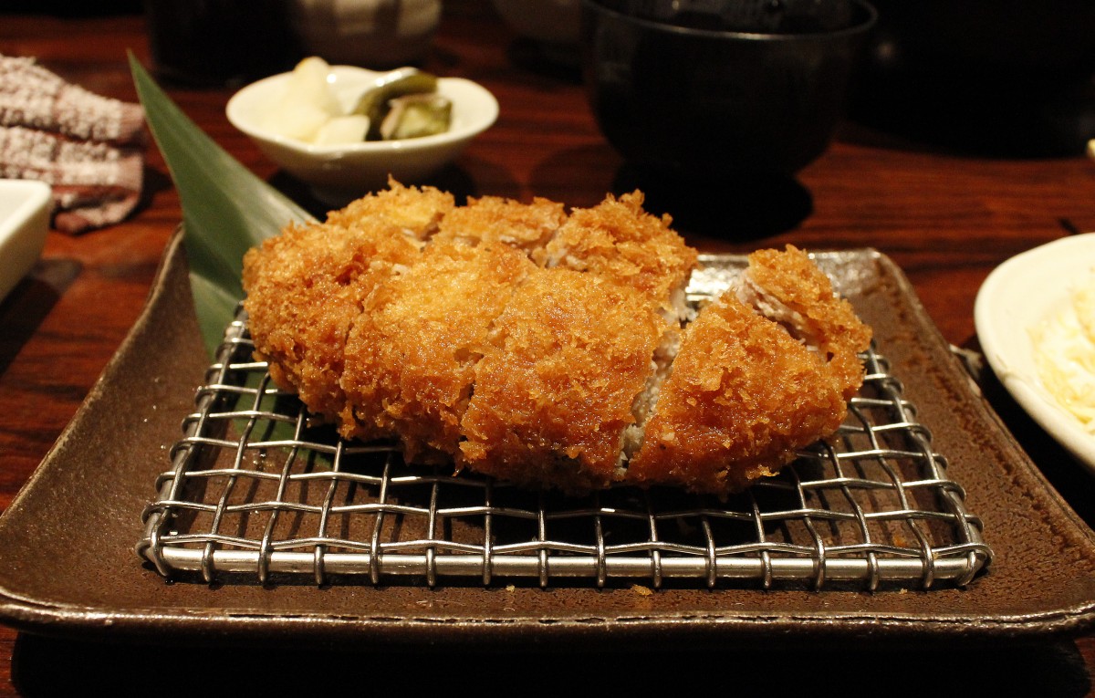 Tonkatsu cutlet de porco frito frito