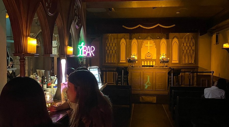 The church bar - a boate igreja do japão