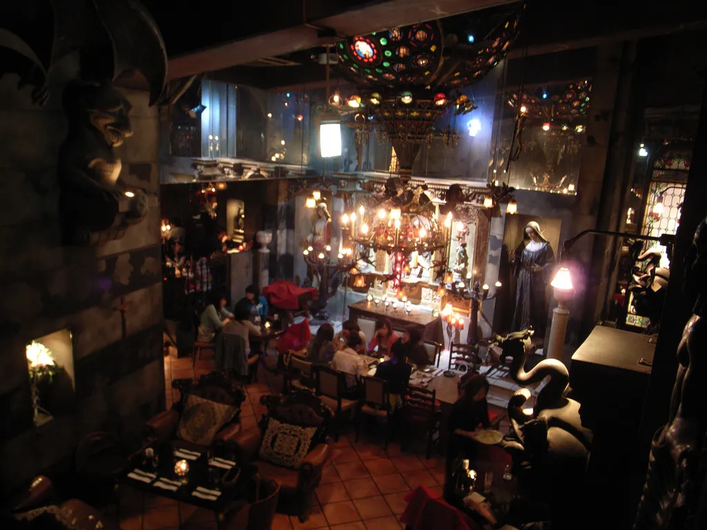 The church bar - a boate igreja do japão