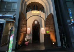 The church bar - a boate igreja do japão